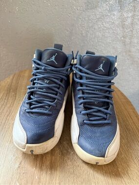 Jordan Retro High-Top Sneakers in Navy and White